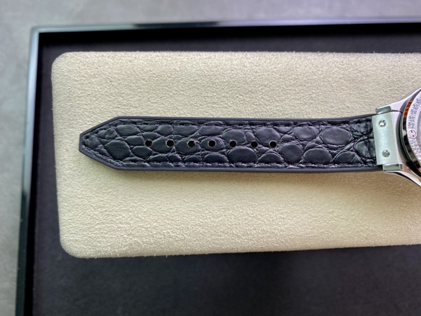 ウブロコピー時計着用イメージ